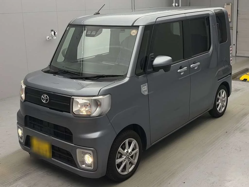 Toyota Pixis Mega LA700A 2021